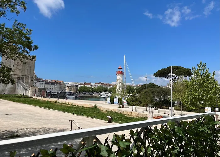 Les 3 Tours Et Parking